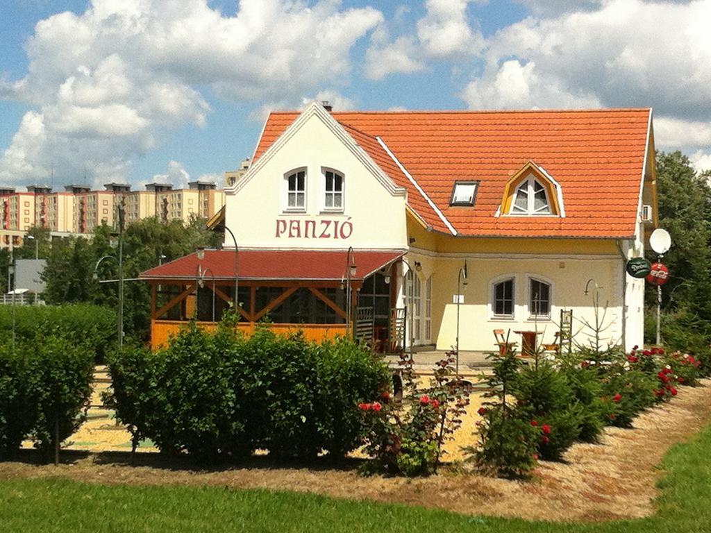 Golf Etterem Es Panzio Hotel Kaposvár Buitenkant foto