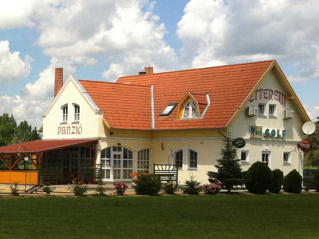 Golf Etterem Es Panzio Hotel Kaposvár Buitenkant foto