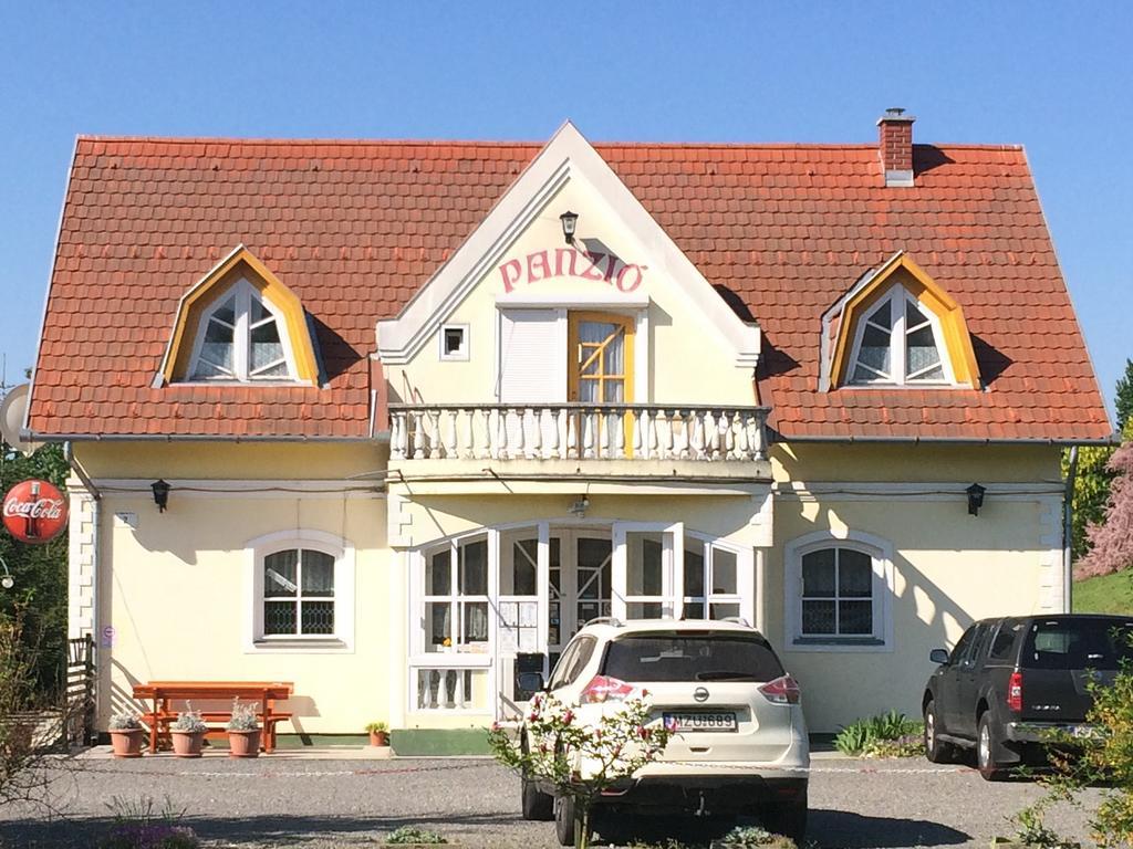 Golf Etterem Es Panzio Hotel Kaposvár Buitenkant foto